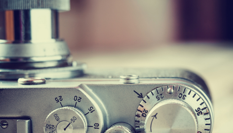 <i>Retro Film Camera</i><span>camera</span>