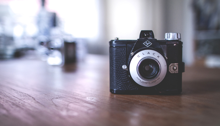 <i>Old Camera</i><span>camera</span>